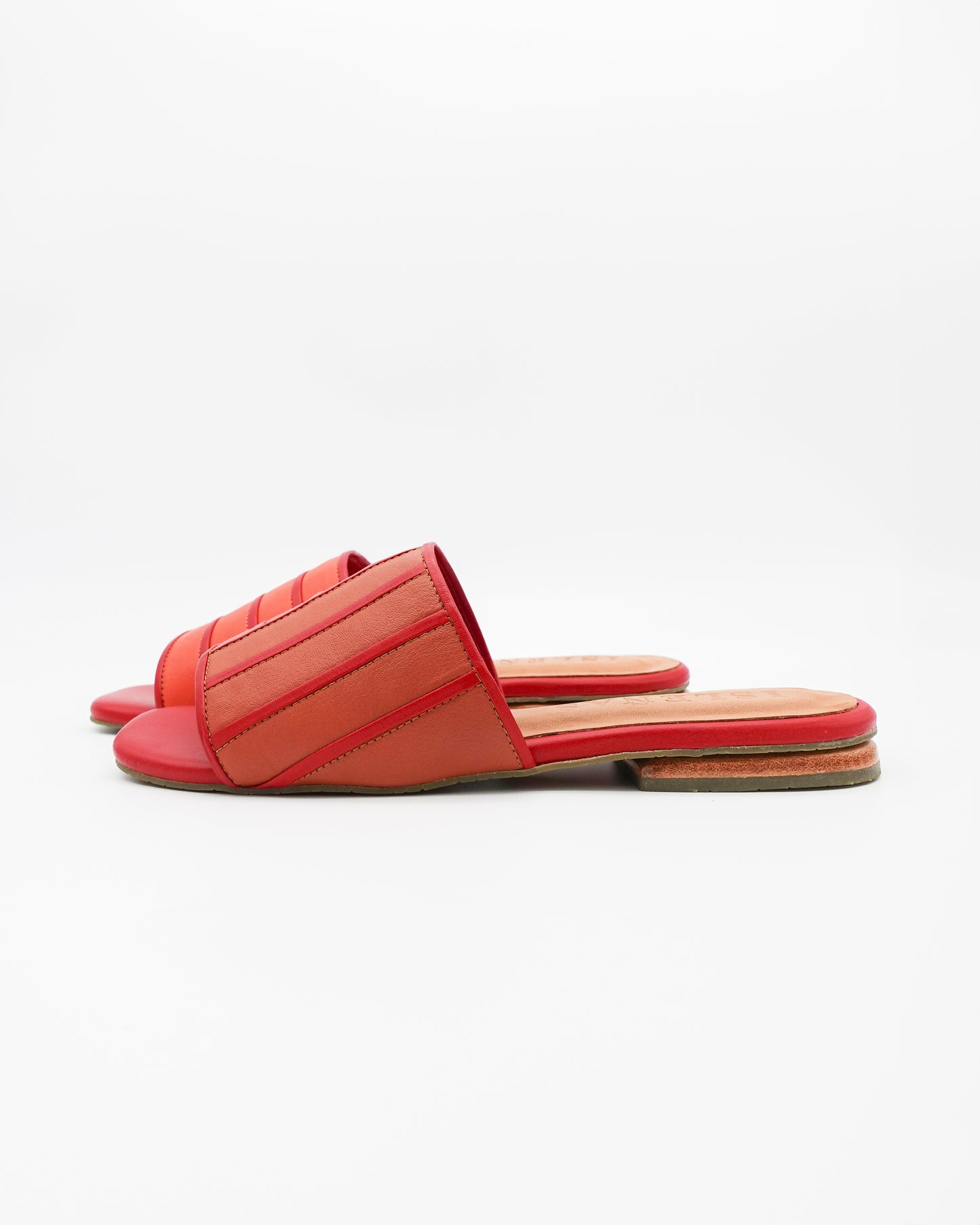 Amara Slide | Reds