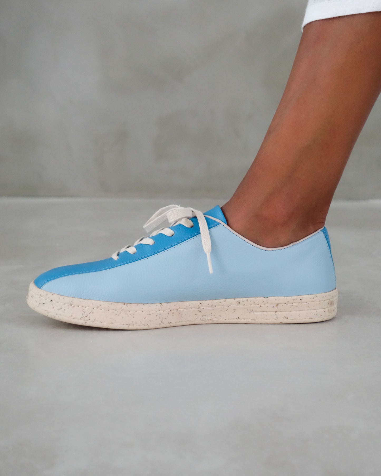 Sneaker Blue Gradient