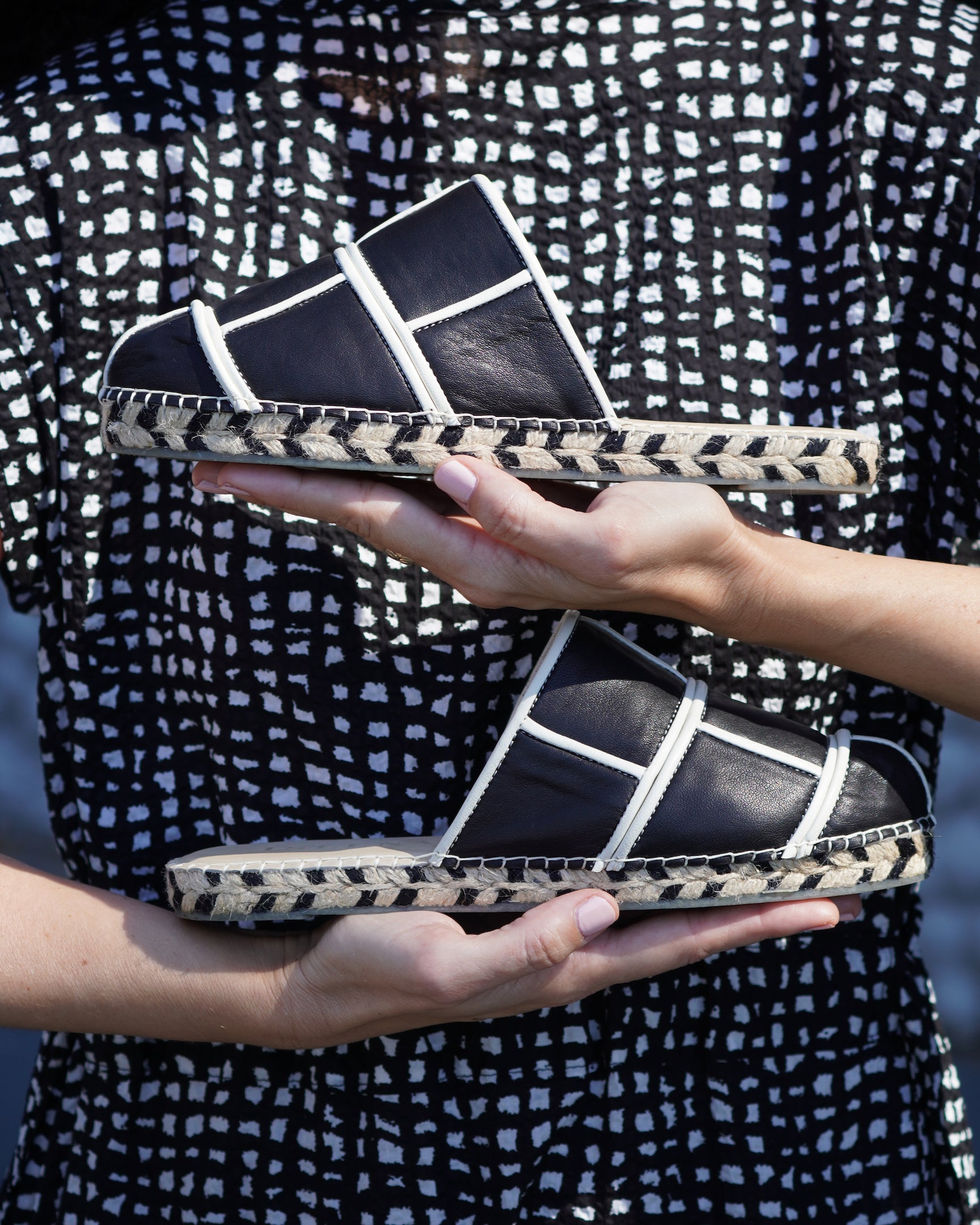 Off Grid Mule Shoes Isleñas Black Off White