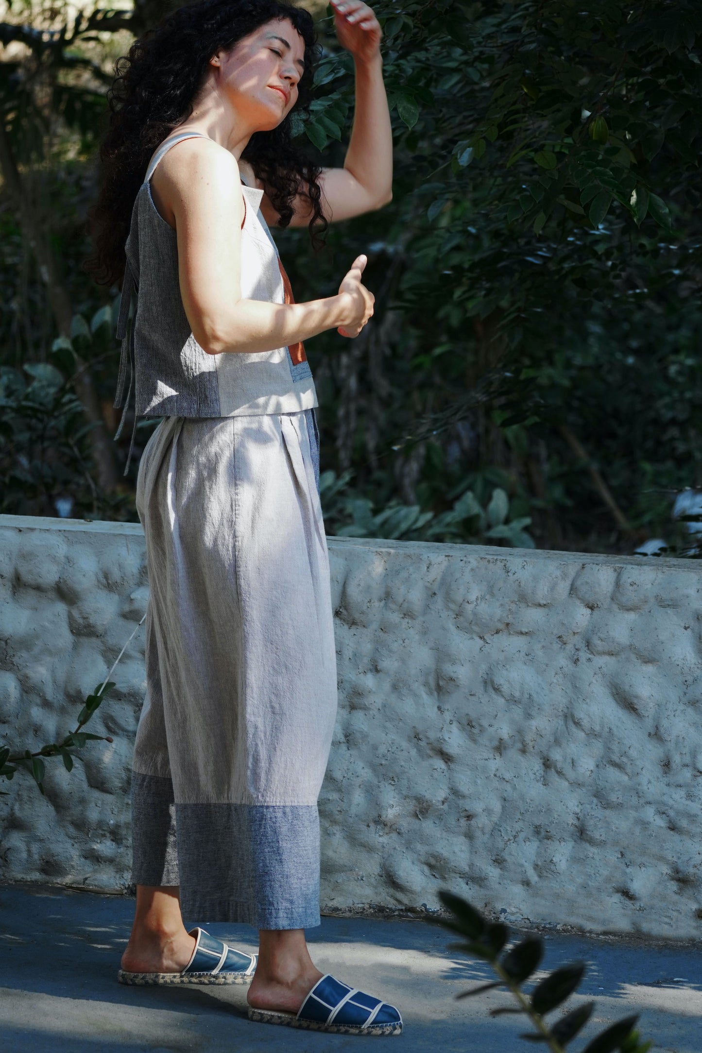 Off Grid Mule Shoes Isleñas Slate Blue